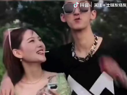 #土味视频#法克儿#寒王 两年了,直播首次连麦,二人一起跳起社会摇#激光雨