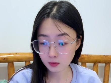 有没有聪明人 告诉她答案到底是什么😂😂😂#沙雕情侣欢乐多 #情侣日常 #姐弟恋