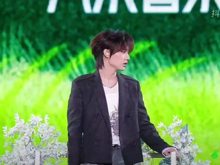 很庆幸我们每天抬头看到的天空是同一片#张子墨 #天空天空 #常州汽水音乐节 #刘思鉴