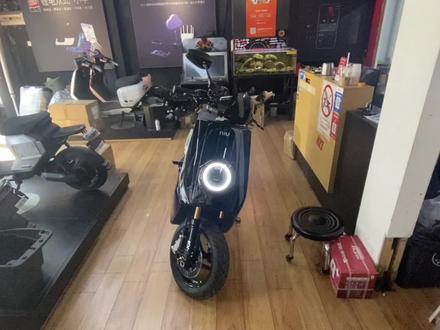 小牛NQi拆装换壳视频
NQi车主喜欢自己动手的小伙伴可以观看学习 视频有点长 #请勿蹲坑观看
#撸车日常 #小牛电动