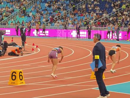 第十五届全运会田径赛 新疆00后姑娘带伤完成800米预选赛#新疆 #田径 #全运会