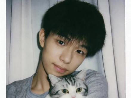 好有爱好喜欢,和猫咪相拥合照ai指令教程来啦! #豆包 #豆包ai #豆包P图已经nextlevel了 #和宠物合照 #和宠物合照指令 和猫咪合照 和自家萌宠合照 豆包P图指令 豆包P图和猫合照 豆包爆改真有两下子 和猫猫合照 豆包ai宠物合照指令 和宠物合照ai指令 和猫咪拍照姿势