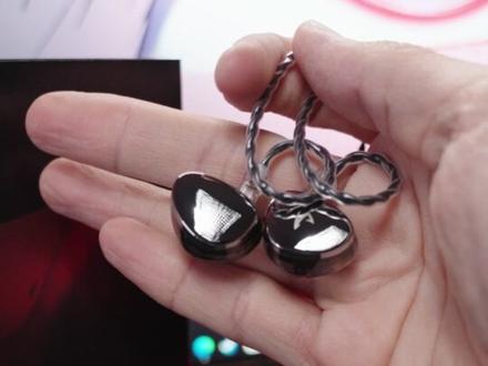 你敢信这耳机领先不少旗舰游戏耳机?从怀疑到惊叹!#游戏耳机 #入耳式耳机 #兴戈eg280 #三角洲行动 #无畏契约