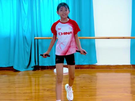#跳绳挑战 五年级小孩姐又来了,用30秒挑战中考体育一分钟跳绳满分,男生150 女生143满分,她能否挑战成功,让我们拭目以待!#沃兰迪 #沃兰迪心流