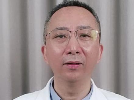 过敏性皮炎该怎么应急处理? #陈志伟医生 过敏性皮炎该怎么应急处理?#过敏