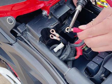 赛600更换锂电/有人说会自然,我偏要试试看看能不能自然哈哈#摩托车改装 #摩托车电瓶 @DOU+小助手 #心有猛虎钱程有谱 @QJMOTOR @QJMOTOR河南 #赛600