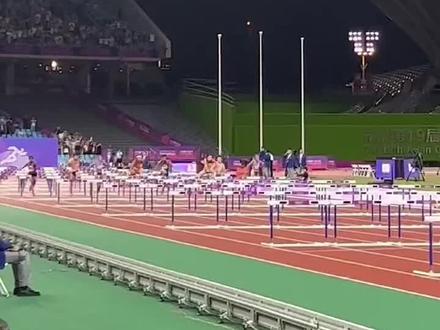女子100米栏,林雨薇以12秒74的成绩夺得女子100米栏金牌。吴艳妮因抢跑被取消参赛资格😭田径女神夏思凝也来观赛了#杭州亚运会 #田径100米跨栏 #吴艳妮 #林雨薇 #夏思凝
