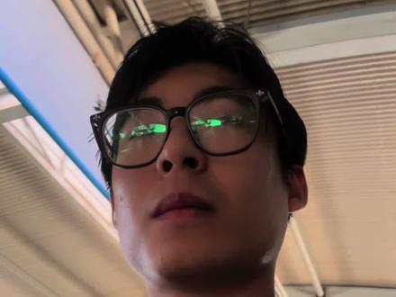 怎么先炽热的却先变冷了 慢热的却停不了还在
沸腾着