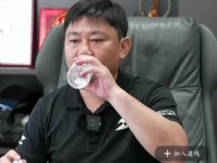 张雪机车直播 2026.5.20 连麦3 客户反应因更换主泵问题处理两个月未解决,
决定1:补偿2次往返路程,因门店未储备零件延误9天每天补偿100,
决定2:门店及售后因未按照规定储备零件被处罚
#张雪直播