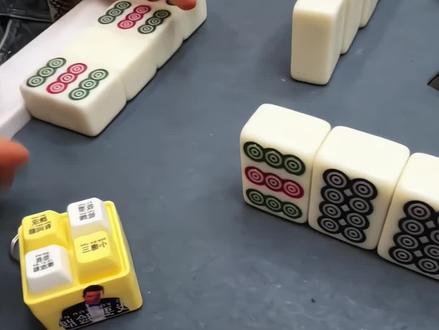 过年跟朋友打牌就疯狂在他们耳边循环哈哈哈#我要验牌 #给我擦皮鞋 #我要验牌钥匙扣 #玩个好玩的东西