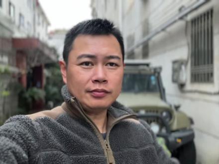 北汽战旗大五门运兵车,素车和改装后的区别,长途穿越越野床车#旅行 #越野床车 #北汽战旗 #战旗大五门 #长途穿越车 #越野改装 #床车改装 #vanlife #改装 #越野房车