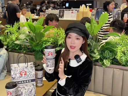 正弘城又开了一家霸王茶姬~河南的3.0旗舰店~以后在正弘城1楼就能喝霸王茶姬啦!#霸王茶姬河南 #国庆吃喝玩乐节 #霸王茶姬 #仙女都在喝什么 #正弘城