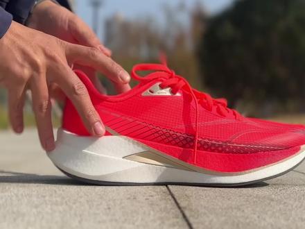 赤兔9Pro和两千公里5代对比,分享我的观点,如果是你,你会咋选呢⁉️#创作者中心 #创作灵感 #超轻跑鞋推荐 #跑鞋推荐 #跑鞋对比