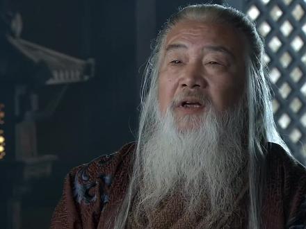 《三国野史》,刘备称帝,封袁术为叉车王。