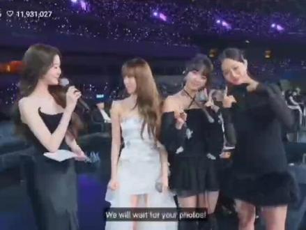 安尼哈西哟!惠利西、带着两个小可爱上台了
#李惠利
#AAA
All:大家好!
惠利:我是惠利~
WY:很高興在這裡見到三位,現在這裡是惠美李叡採帕時隔兩年首次官方合體,惠利xi,你們時隔許久聚在一起,很好奇你的心情呢。
惠利:其實距離我們拍攝綜藝已經過去兩年了嘛,有很多人在等待第二季,我們也焦急地等待著。各位,請多多喜歡我們吧~
WY:是的,我也會期待著的。但是據我所知今天也有成員們沒在這裡,只有三位來到了現場,所以可能也會有人嫉妒。採源xi,能拜託你對其他幾位成員說句話嗎?
CW:其他成員們也想一起的,感覺大家都會有點可惜。美延姐姐,Leejung姐姐,帕特里夏,你們在看嗎?
惠利/CW:你們該來的!
惠利:笨蛋們!
CW:很想你們,不久後我們再約飯吧!
WY:很可愛的留言呢,我知道粉絲們對你們7月份上傳的合影的反應也很強烈,應該也有很多人在期待你們今天AAA的認證照,叡娜xi,可以期待一下嗎?
YN:好的,那我們說好一結束拍吧,要拍嗎?
惠利:一起拍吧!
CW:拍!
WY:好的,那麼期待三位的合影認證照,謝謝!
All:謝謝!