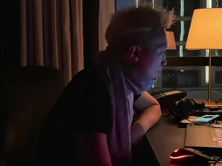 写写写不来情歌
#HipHop #Asen #中文说唱 #艾志恒Asen #写不来情歌