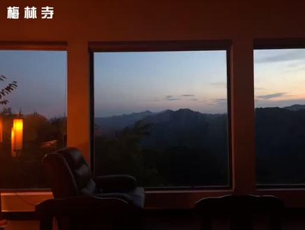 故事的开头总是这样,适逢其会、猝不及防。故事的结局总是这样,花开两朵、天各一方。