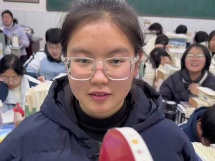 用一句古诗告别2025 #用一句古诗词告别2025 去岁千般皆如愿,今年万事定称心。祝大家元旦快乐!#跨年 #2025最后一天 #校园日常 #在拍一种很新的vlog