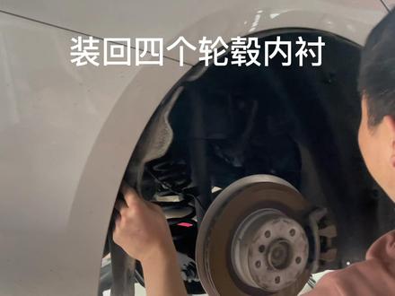 #宝马三系 #底盘装甲施工 宝马三系底盘装甲搞定,分享装车过程,交车啦!点个关注#汽修人的日常