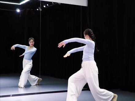 民族大融合的弥渡山歌你会跳了吗?#弥渡山歌 #背面教学 #翻跳 #民族舞蹈舞出民族特色