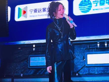 🎤 2026银川新年超级演唱会,张韶涵压轴出场,燃爆全场🥳🥳🥳🤩🤩🤩
《淋雨一直走》《亲爱的,那不是爱情》#张韶涵 #演唱现场 #live现场 #淋雨一直走 #亲爱的那不是爱情