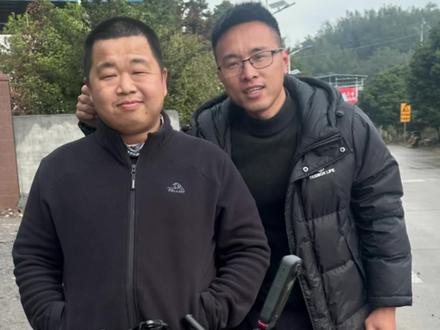 偶遇蓝战非、有幸让我也碰见了、他正在去广东的路上、敬自由! #蓝战非 #蓝战非骑行 #旅行 #骑行