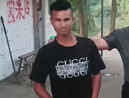 这是世界上
唯一摸过三相电的人
摸过以后变这样了