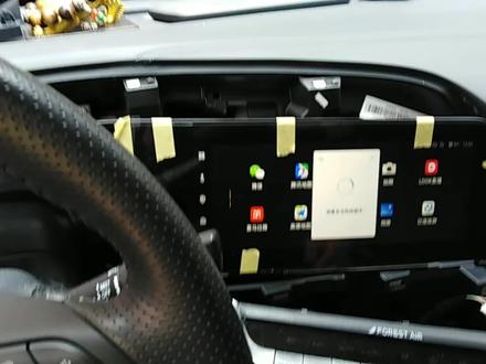 长安UNI-T中控屏上半部分触摸不了