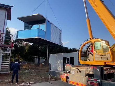 #现场安装 #移动民宿 #太空舱 #移动酒店 #户外酒店 很多朋友不知道现场怎么安装,今天他来了!@抖音小助手 @抖音创作小助手 @抖音创作灵感 @抖音媒体内容优推官