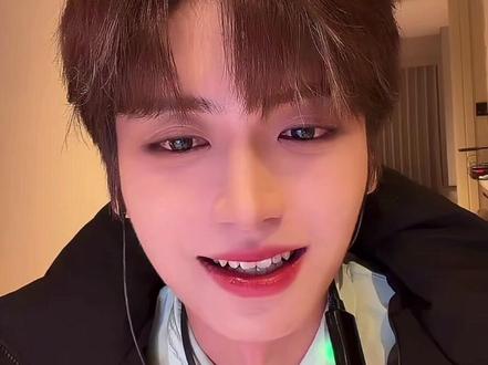 这个上海把哥哥给冻的 回去就碎碎念上啦#皮皮朱上海 #粉彩风盛放现场全明星摇一个 #皮皮皮皮朱