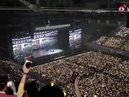 #刘宇宁大连上座率#
来感受下刘宇宁大连演唱会上座率🔥家乡大连体育中心座无虚席,万人奔赴,每一个座位都诉说着“为你而来”的满满爱意!太震撼了!大连结束寄语:“回家了,感觉就是特别亲,你们觉得呢,是不是还没看够没听够,我们2026再见啦”!荧光棒上有草莓。有梦想。彩带上有呆米。有宁小葵。有家乡。有陪伴。有守护。宁哥把自己最重要的藏在彩带里。这个浪漫的男人我们要爱一辈子!“星辰与共”是宇宁的愿望也是摩饭的心之所向。祝贺宁哥的演唱会大连站圆满结束~祝贺宁哥2025年刘宇宁的六场巡演圆满成功!我们2026年南京见!#刘宇宁谁说东北男人不会浪漫##刘宇宁大连演唱会##刘宇宁大连演唱会# |#刘宇宁的2025巡演#@摩登兄弟刘宇宁 @熙 @只爱学习 @7yue^^ @LimeSoda-青柠苏打水