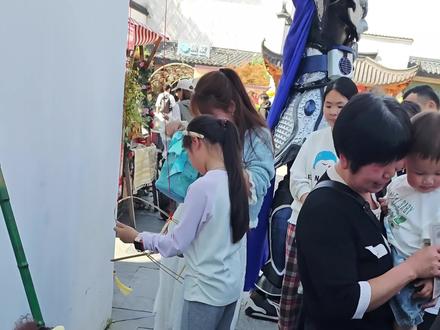 诡秘, 我找到了适合我们的工作 😂#婺女洲#婺女洲npc #乞丐妹 #在婺女洲找到了最心动的职业