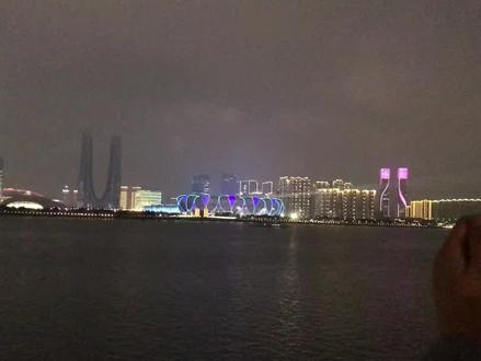 现实版杭州亚运会开幕式,大莲花上面并没有火炬火苗,钱塘江上面也没有数字大巨人,大家手机上看的全是特效#杭州亚运会 #杭州第19届亚运会