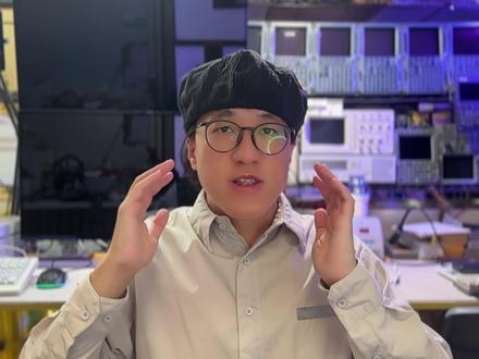 从国产SOTA走向世界SOTA? GLM-5.1 实测! 给大家带来 GLM-5.1 编程能力实测! 本次测试涵盖了前端, 后端, Agent 能力, 前端主要面向空间建模, 场景, 材质, 粒子效果等, 后端能力主要面向数据结构与算法, 体系结构, 性能优化, 内存和并发管理, 性能热点分析与调优, 面向编辑器方向的Agent能力(因为AI要自己改代码).
直接说结论, 本次测试前端方面粒子效果和光影鲜果略有提升, 剩下空间理解(甚至感觉下降了)和前端美学上没看到有什么提升, 只能说是提升了一点点.
但是后端性能上有巨大的提升, GLM-5.1 在我的 vector-db-bench 中直接秀了一手量化, 把原本32bit精度的数据量化到了8bit, 然后使用SIMD实现了一个指令周期内计算32个向量, 在我测试的其他模型中(包括Claude-opus-4.6, GPT-5.4-Pro(xhigh)) 都没有实现, 直接来到了榜首.
另外Agent能力上也有不小的提升, 同样是我写的让大模型模拟送外卖的硅基骑手测试, 其他大模型的优化还停留在看一个店能不能取两单上, GLM-5.1 已经优化到了我送餐的顺路还能再接一单, 并且仅用了大概GLM-5 1/4的 token 用量就超越了 GLM-5 的测试总分.
当然本次测试过程也很坎坷, 首先是我周末抢了2天都没抢到 coding plan (目前只有coding plan 能用这个模型), 我最后找智谱的同学给我开了个权限. 以及测试中发现白天API不是很稳定, 偶尔输出速度会掉到10tps, 以及会出现乱码文字(我的规避方法是让它输出英文, 然后再找个便宜模型翻译过来).
总结, 各位前端同学估计会失望, 因为无论是从工程还是页面效果上都看不到提升, 甚至可能会有点倒退, 但果写后端代码或者复杂Agent应用可以试试这个新模型, 会有很大的提升.
#GLM51 #智谱 #GLM #AIAgent #大模型编程