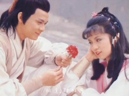 路旁青衣树上斜,明眸杉影叹妃曦。
落尽红樱君不见,轻绘梨花泪沾衣。
素衣绝颜徒凝像,落樱入眸化神扬。
双源如梦潸潸过,心溃如潮泪径流。
#佳人 #翁美玲 #我要上热门 #古风视频 #最美诗词 #抖音小助手dou上热门