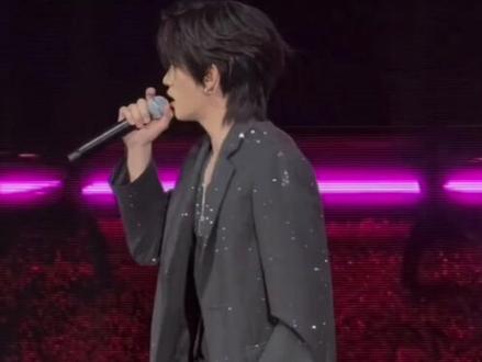 演唱会-Dehors 触电 云旗
孩子台风不错啊,唱的也好听,完全出乎我意料,布灵布灵好闪耀!!
#帅炸了 #云旗 #郝熠然 #云熠星河 #演唱会