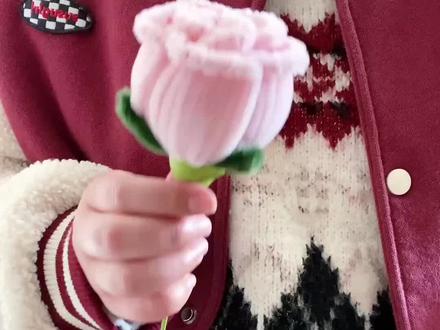 三分钟搞定扭扭棒玫瑰花!快@你的朋友做起来 #手工diy #扭扭棒 #玫瑰花 #一看就会