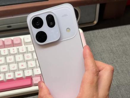 OPPO、一加、真我手机终于也用上液态玻璃输入法了,外观颜值更加兼职有呀,想要提前尝鲜可以试试,ColorOS系统通用#玩机技巧 #液态玻璃输入法 #微信液态玻璃输入法 #数码科技 #液态玻璃微信输入法