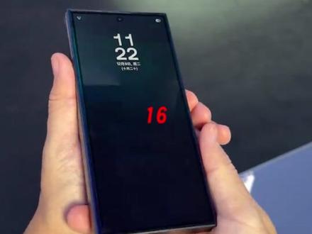 三星三折叠发布!后发优势尽显? 三星三折叠发布,对比华为,大家觉得有后发优势吗?#三星三折叠发 #三折叠 #华为三折叠