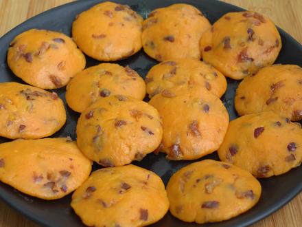 红薯别只煮着吃了,学会做成红薯小饼,口感丰富有嚼劲,真好吃#美食趣味计划