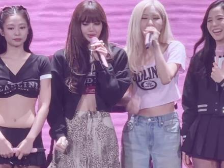 ROSÉ香港终场安可talking Rosé: “昨晚睡前,我脑海里突然闪过无数念头。我想起了练习生时期,想起给妈妈打电话的情景,想起我们是如何成为BLACKPINK的。我们取得了这么多成就,这一切都要感谢Blinks。我们经历过艰难时刻,也一起庆祝过许多值得纪念的时刻。想到这些我就泪流不止。而今天和Blink们在一起,我意识到应该好好珍惜巡演的最后一场。尽情享受最后一刻,希望Blinks也能够玩得开心。就像Jisoo说的那样,我们的新歌下个月就要发布了,希望大家多多期待。最重要的是,BLACKPINK和Blinks已经成为我未来前进的力量源泉。我真的非常非常爱BLACKPINK。我希望我们能成为一个对大家来说意义非凡的组合。我们Forever Young。”
#BLACKPINK #JISOO #JENNIE #ROSÉ #LISA