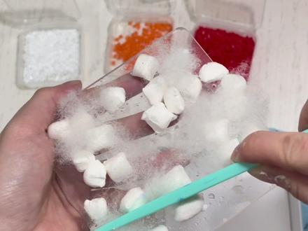 卖霉豆腐🫕🌝🌝
下雪的有霉豆腐玩,不下雪的那超轻黏土玩🤣#霉豆腐 #超轻黏土#抽象