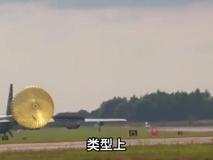美军上演惊险场面,B52轰炸机意外弹出巨伞,拽着差点失速 #军事武器 #军事爱好者 #军迷发烧友 #军事科普#军事迷