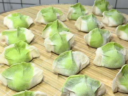 今天做简单又好看的翡翠饺子,祝大家新年快乐!新的一年好运连连😃#终于轮到我晒年夜饭了 #抖音年味争霸赛 #过个抖音新轻年 #抖音新春吃喝玩乐节 #彩色饺子