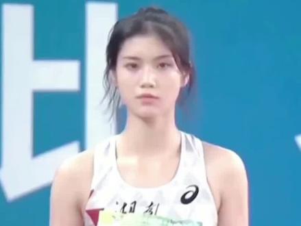 #夏思凝 #吴艳妮 田径两大女神,你喜欢谁更多?#吴艳妮又美又飒 #田径运动员吴艳妮 #夏思凝颜值与实力并存