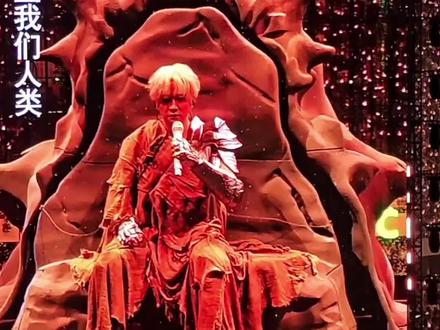 关于自己的偶像是仿生机器人这件事!谁懂衣服掉下来的那一瞬间有多震撼!!!
#薛之谦 #薛之谦演唱会 #骆驼 #薛之谦万兽之王 #薛之谦演唱会repo