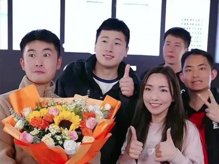 邓小微真的提携了小鹏吗?如何看待小鹏的离开。