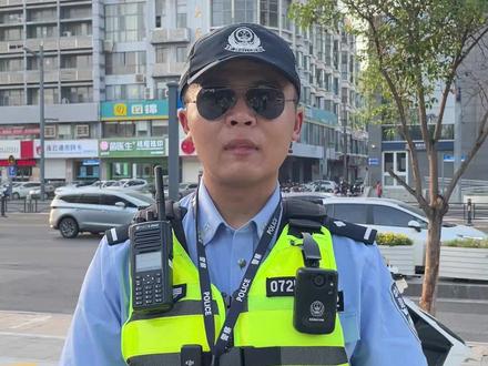 连云港交警查获了一辆非法改装电动车,一起来研究一下!
#劲战 #万拉万 #非法改装 #飙车炸街#连云港交警