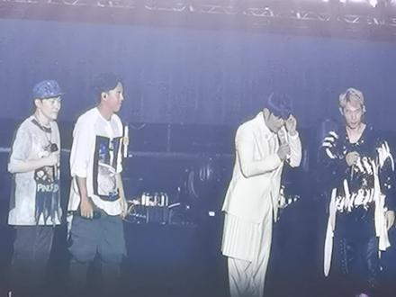 这一场真心好看,嘉宾不错,@柯有伦@柯有伦 。史上最帅点歌fans@徐志贤BIE 。#周杰伦 #曼谷周杰伦演唱会 #周杰伦曼谷巡演万人合唱