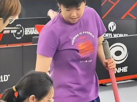 孙颖莎的队医换了。“德华”似的袁朝明,被莎莎称为“袁大